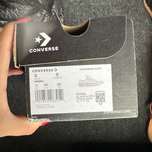 RED LOW CONVERSES - Picture 4 of 4